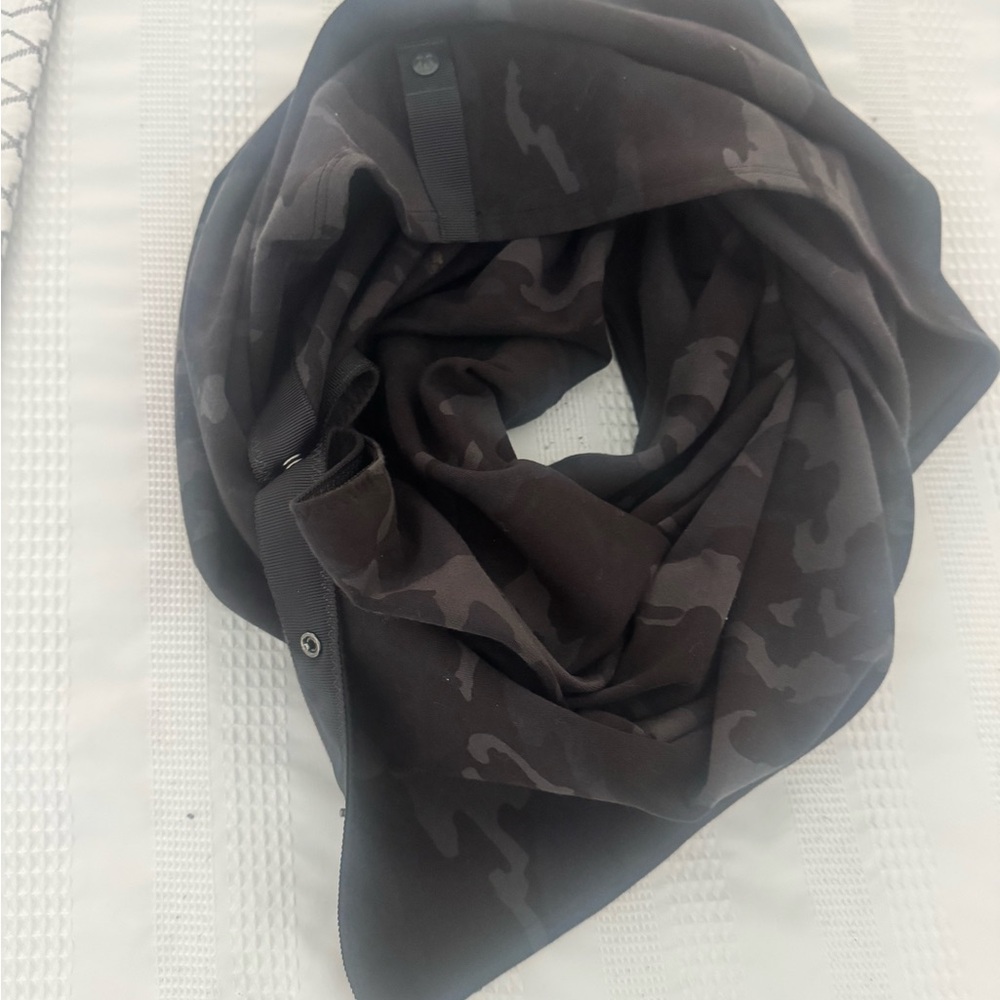 Lululemon Black Camo Neck Scarf